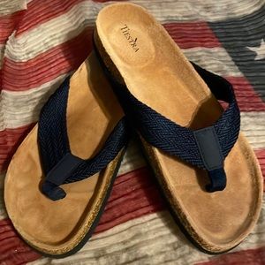 Tiest'ra sandals